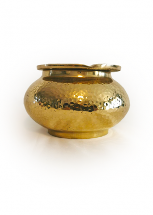 Aschenbecher aus recyceltem Messing – handgefertigt & windfest